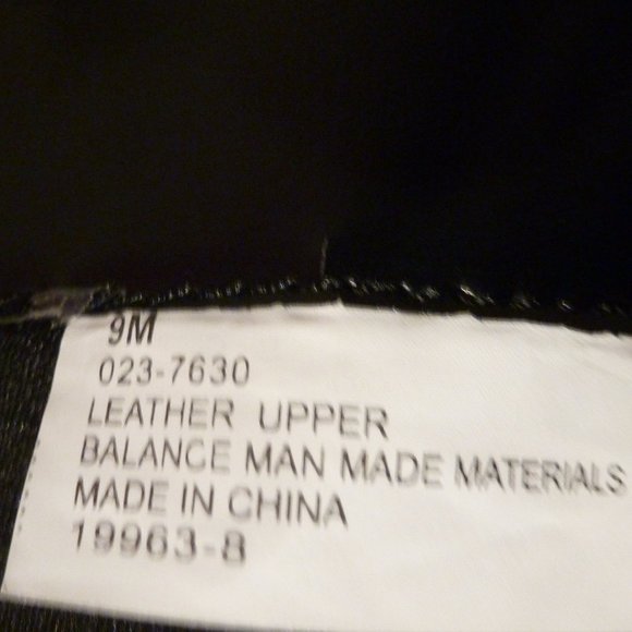 Isotoner  NEW Black  Leather Heeled Zippered Ankle Boots sz 9M - Picture 6 of 9